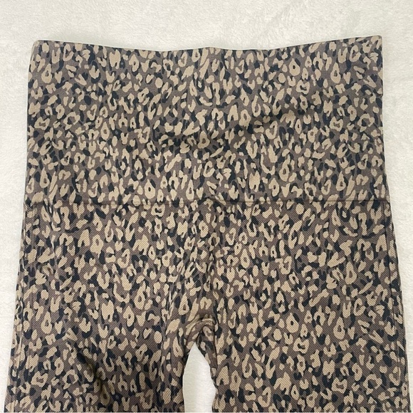 Spanx Leggings Sz Look At Me Now Medium Leopard Print - Picture 5 of 8